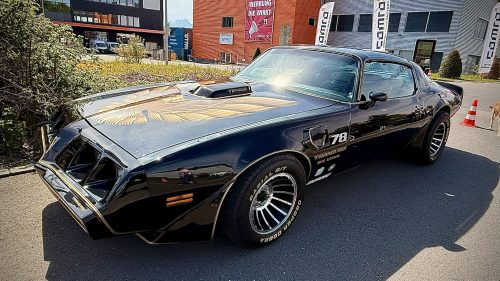 "CLASSIC-CAR-OLDTIMERMEET - ACE Café"