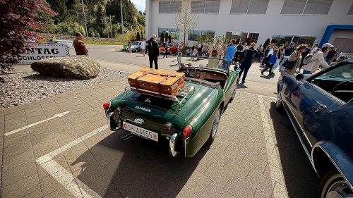 "CLASSIC-CAR-OLDTIMERMEET - ACE Café"